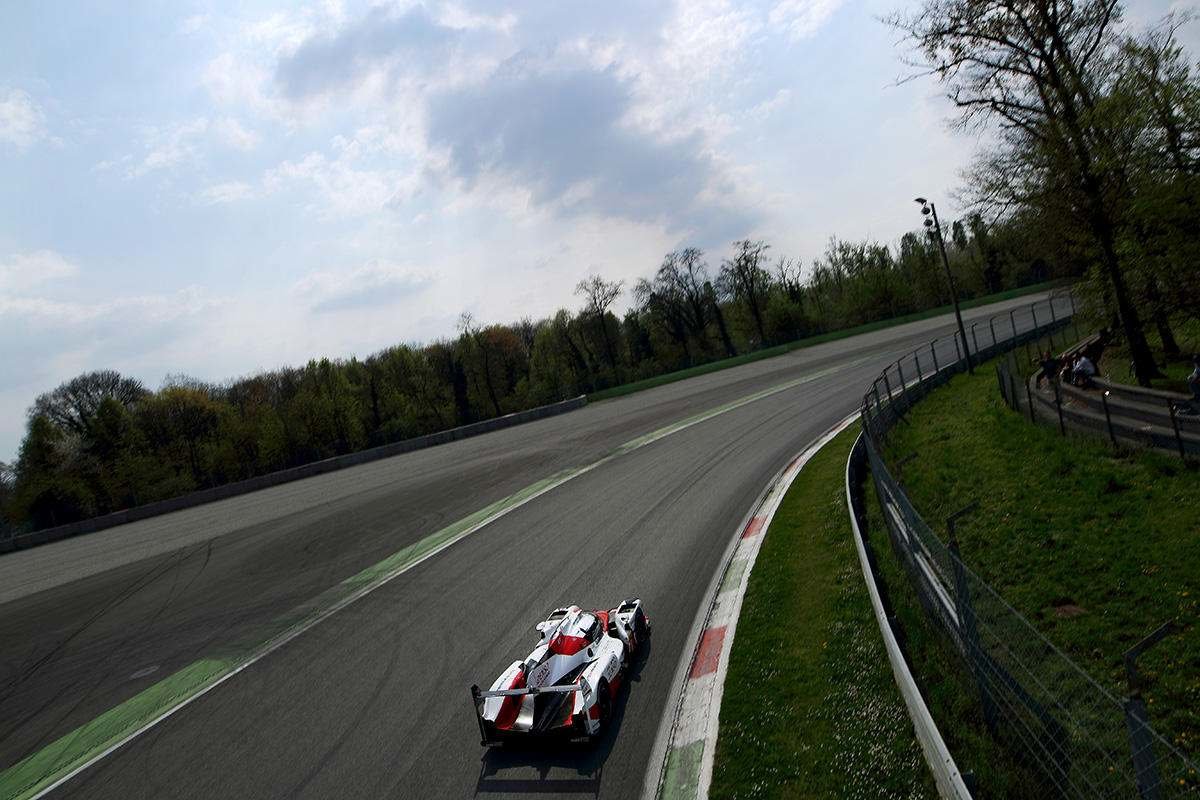 Prototyp Toyota TS050 Hybrid při prologu WEC 2017 v Monze