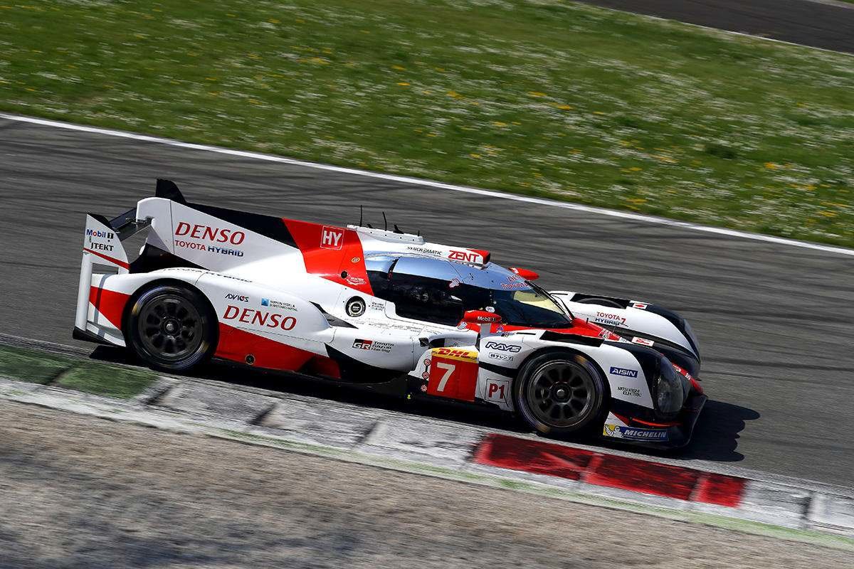 Prototyp Toyota TS050 Hybrid při prologu WEC 2017 v Monze