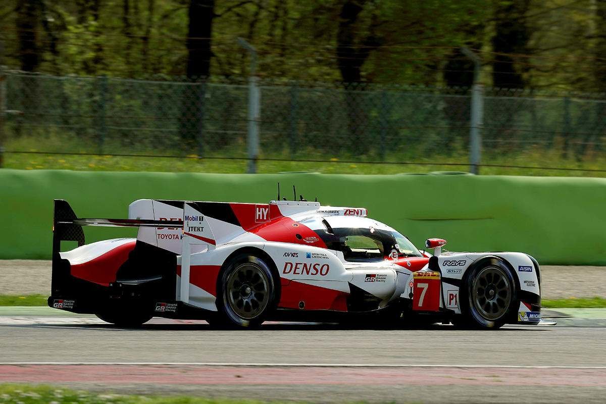 Prototyp Toyota TS050 Hybrid při prologu WEC 2017 v Monze