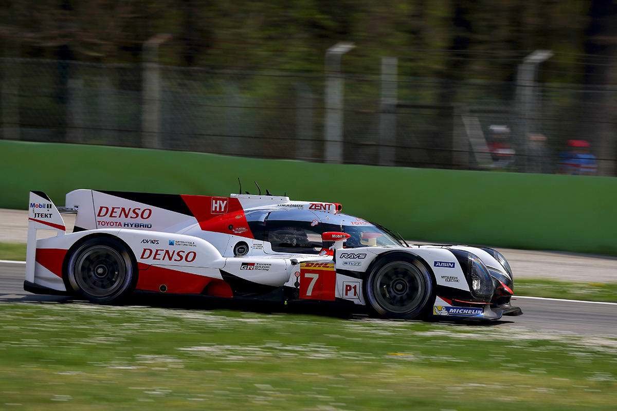 Prototyp Toyota TS050 Hybrid při prologu WEC 2017 v Monze