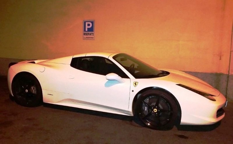 Ferrari 458 Italia se stalo zadarmo novou posilou policie v Miláně