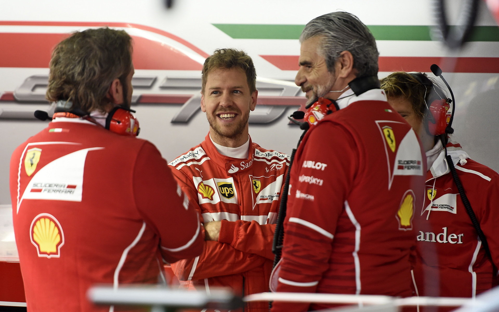 Vettel se Kimiho zastává