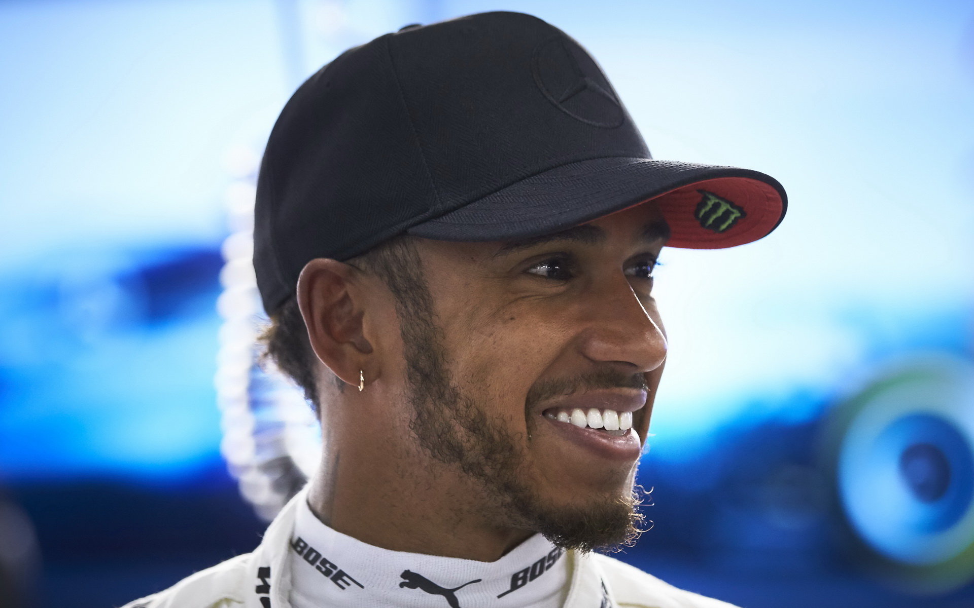 Lewis Hamilton bude muset v kvalifikaci zabrat