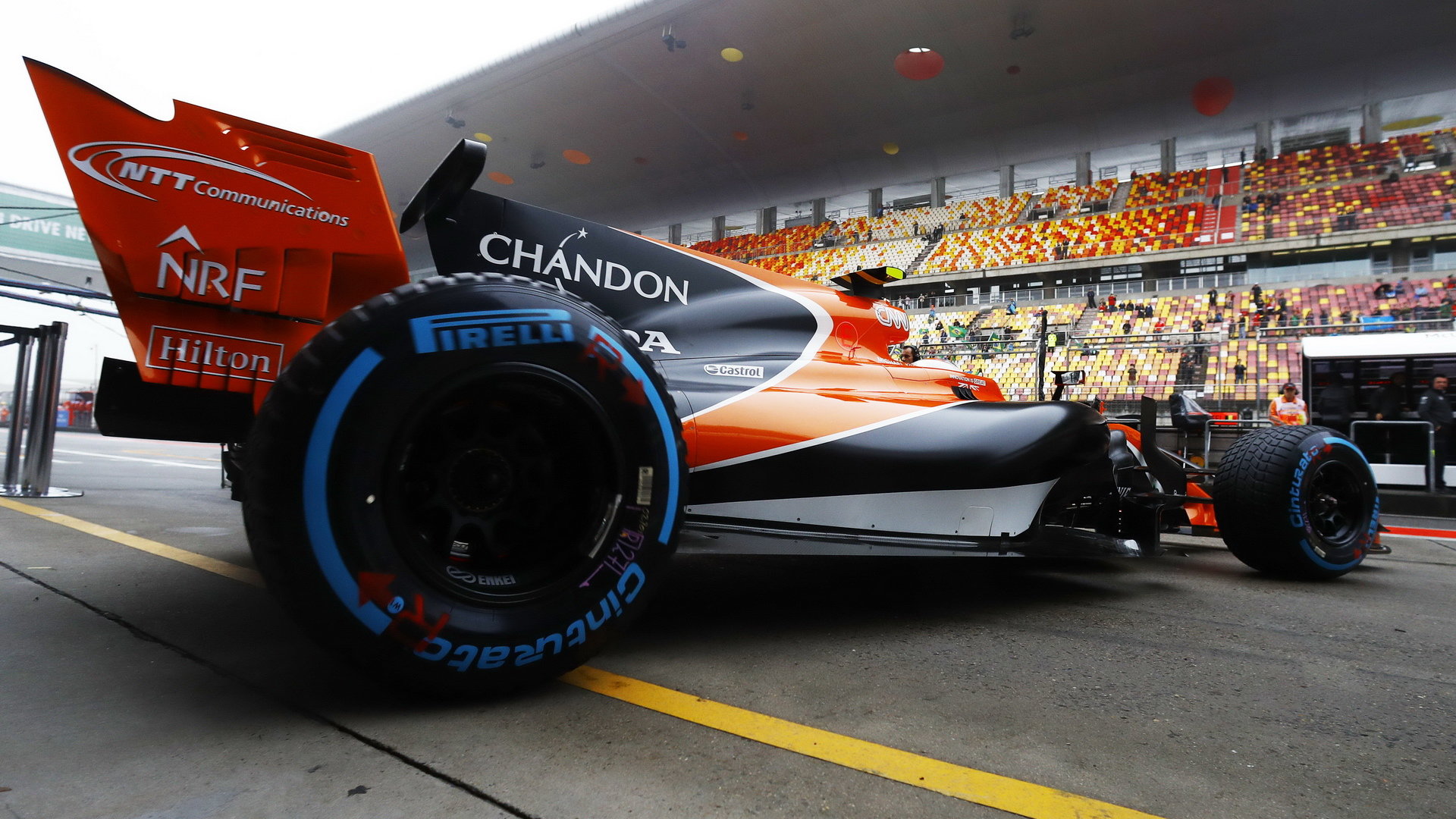 Stoffel Vandoorne s McLarenem v Číně