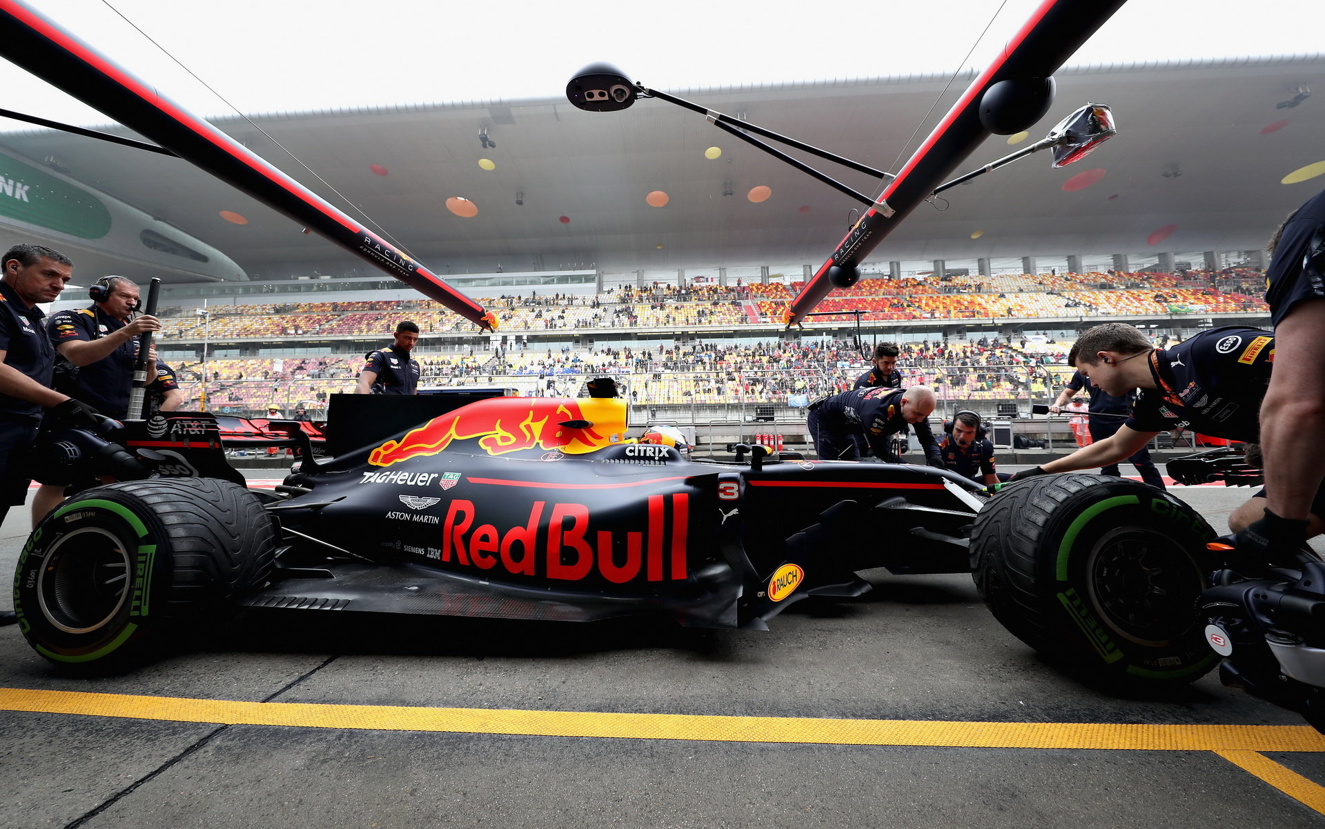 Daniel Ricciardo v tréninku v Číně
