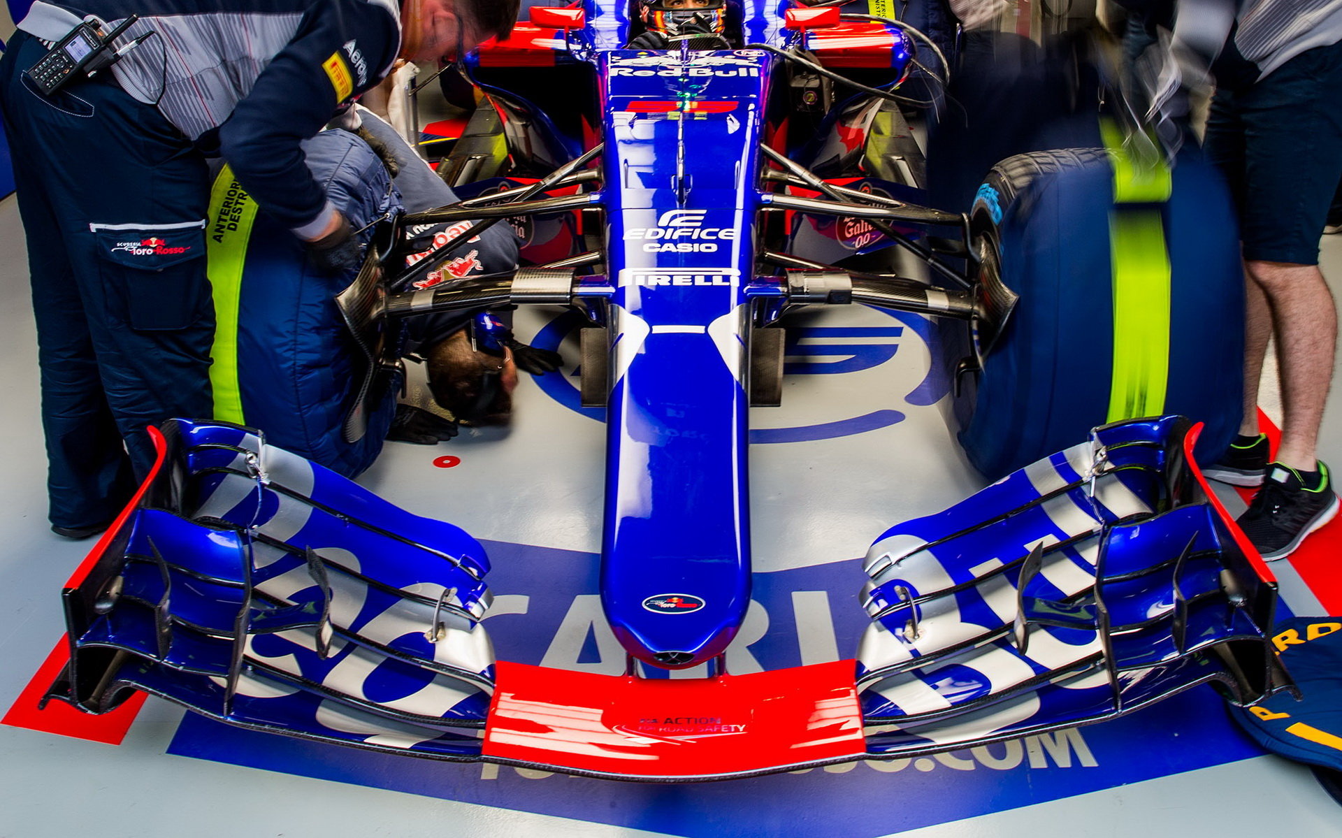 Přední křídlo vozu Toro Rosso STR12 - Renault v kvalifikaci v Číně
