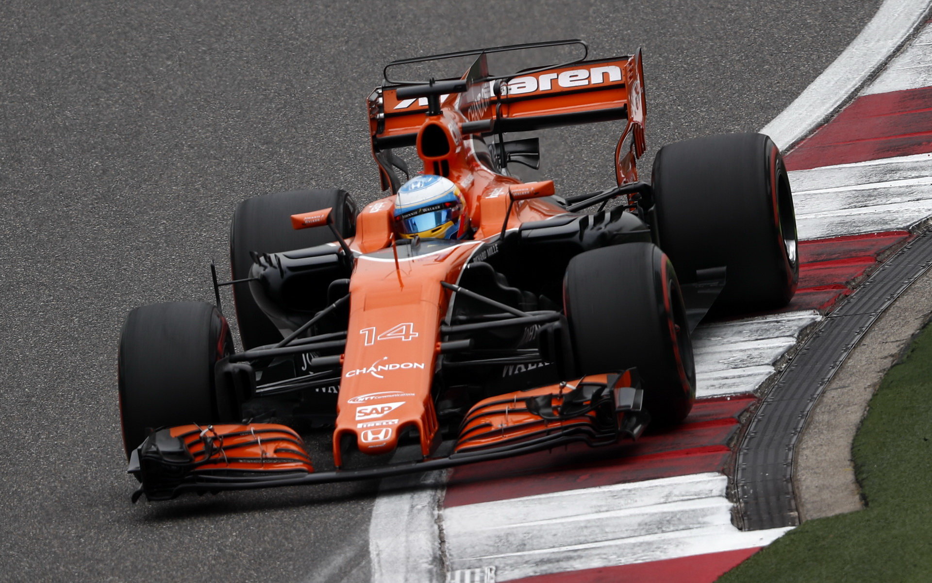 McLaren nasazuje vylepšení aerodynamiky, bez lepšího motoru se ale moc dopředu neposune