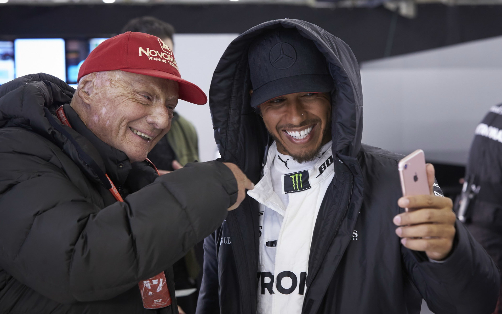 Niki Lauda a Lewis Hamilton po závodě v Číně