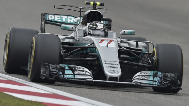 Valtteri Bottas se dočkal ve třetím pokusu za Mercedes pole-position