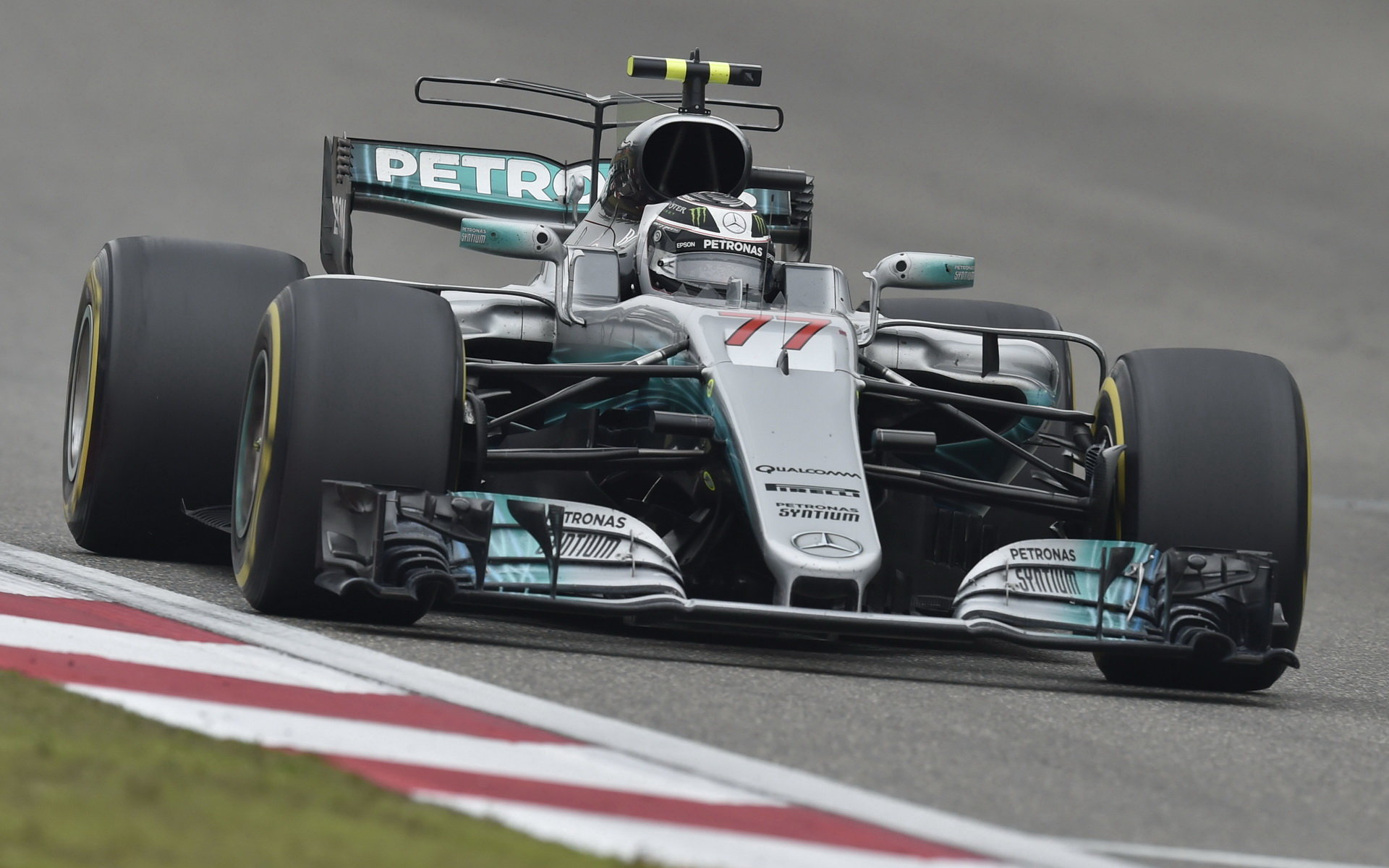 Valtteri Bottas se dočkal ve třetím pokusu za Mercedes pole-position