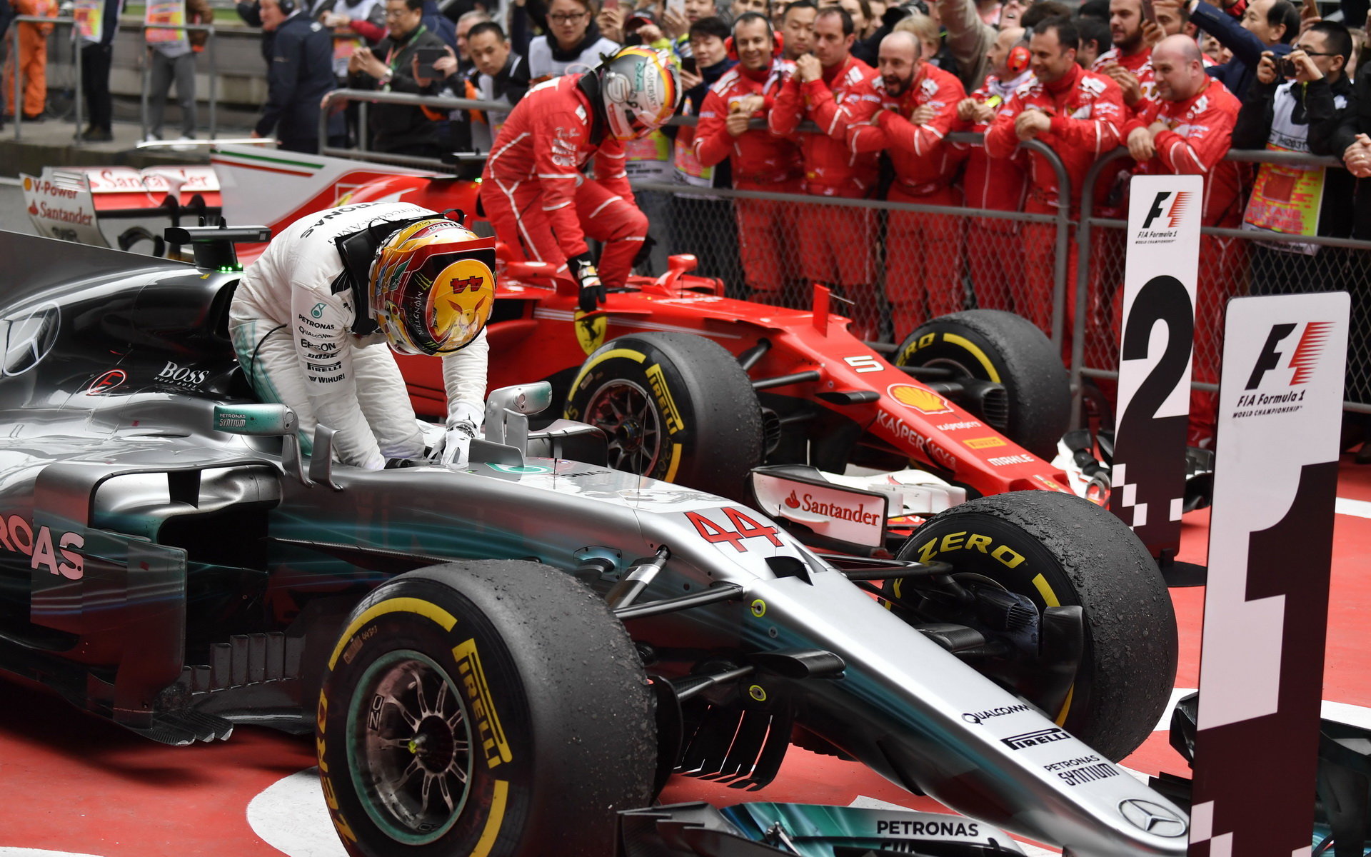 Lewis Hamilton zvítězil v závodě v Číně