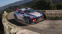 Thierry Neuville se raduje ze 3. vítězství ve WRC