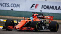 Fernando Alonso s McLarenem v Číně