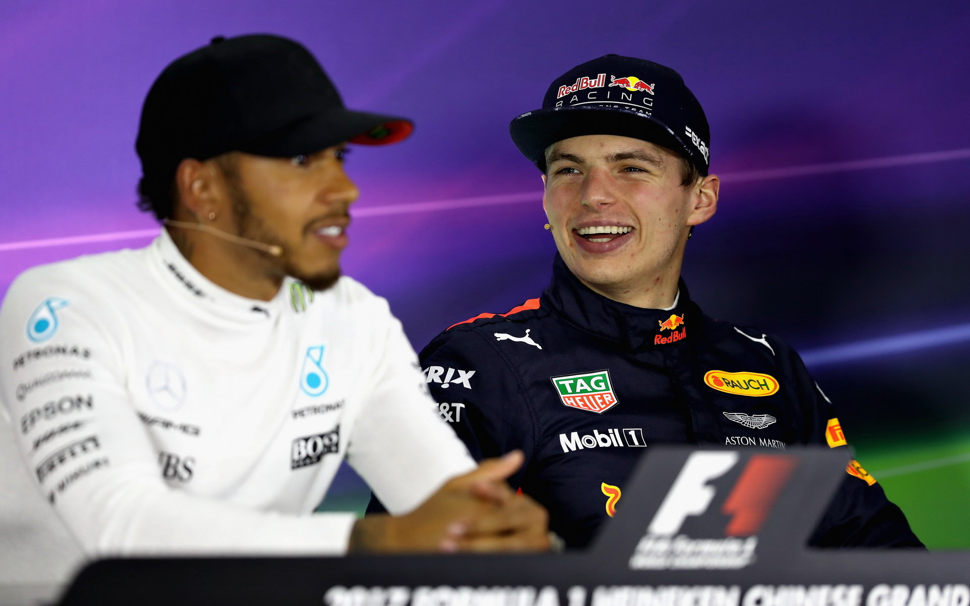 Max Verstappen a Lewis Hamilton na tiskovce po závodě v Číně