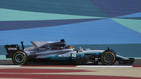 Lewis Hamilton při tréninku v Bahrajnu