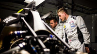 James Rossiter (vlevo) a Dominik Kraihamer u prototypu CLM P1/01 týmu ByKolles Racing