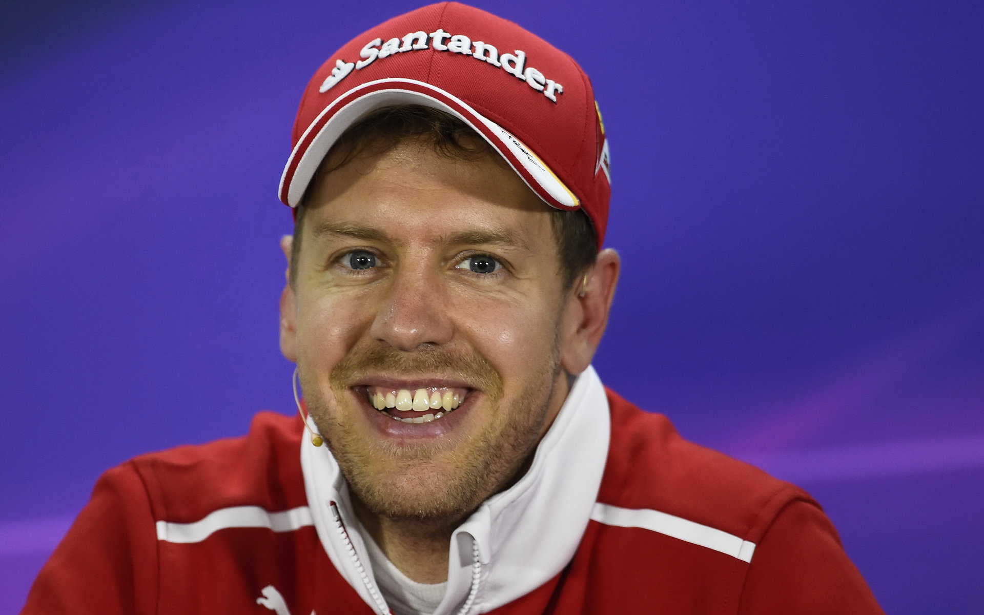 Sebastian Vettel po kvalifikaci na tiskovce v Bahrajnu