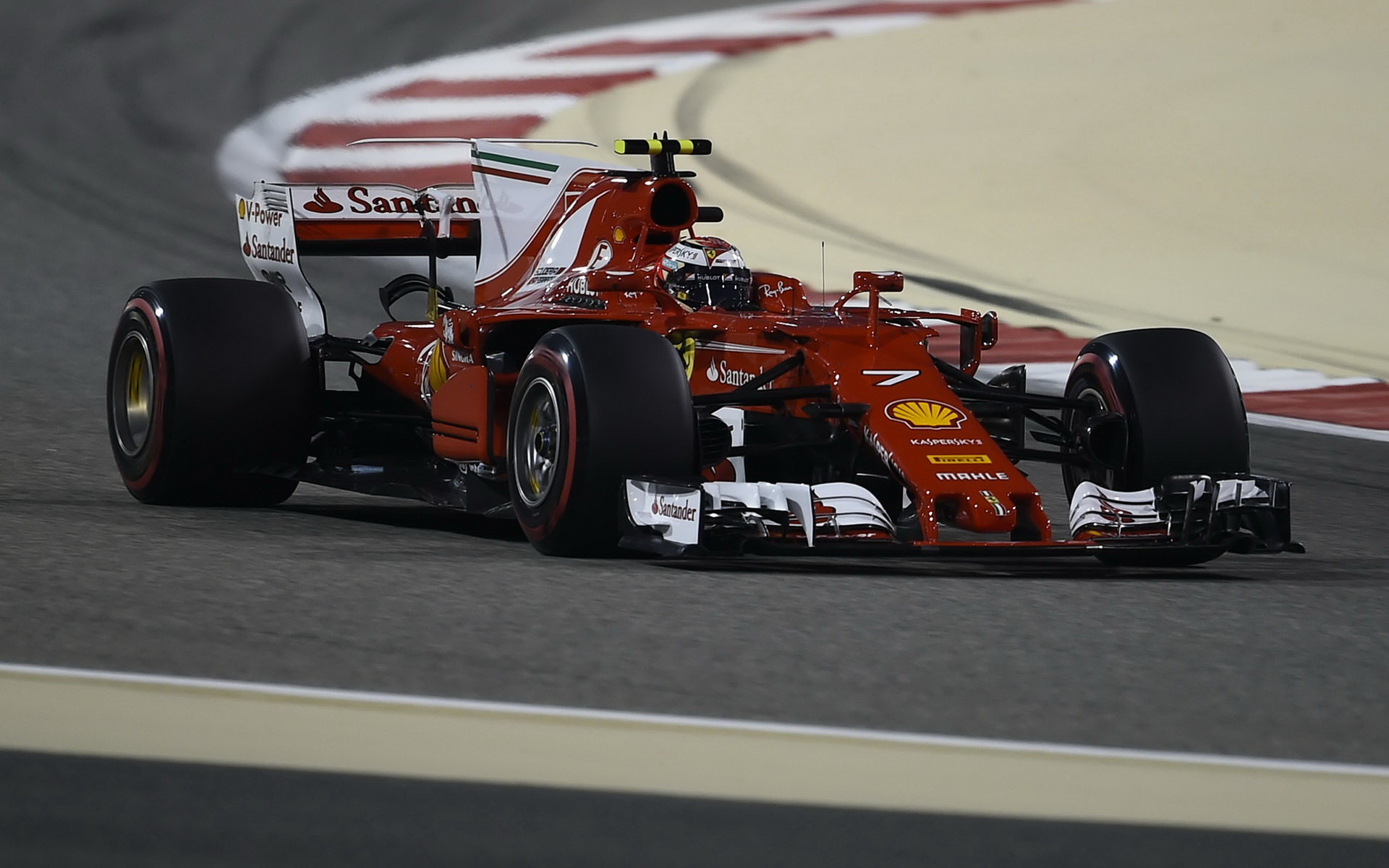 Kimi Räikkönen v kvalifikaci v Bahrajnu
