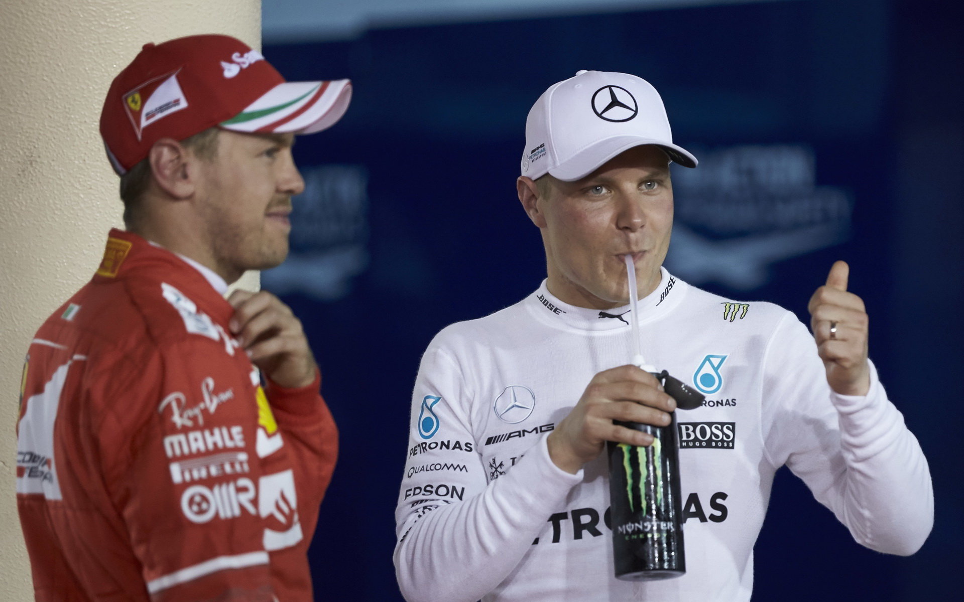 Sebastian Vettel a Valtteri Bottas po kvalifikaci v Bahrajnu