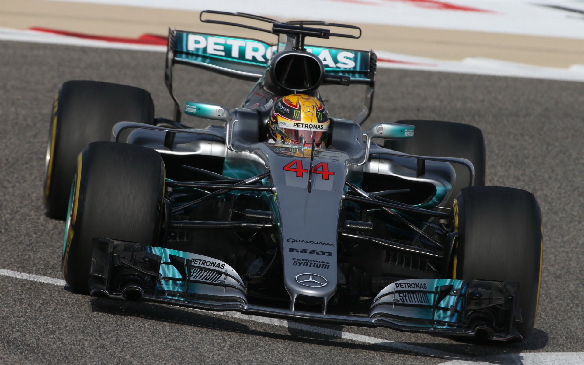 Lewis Hamilton při tréninku v Bahrajnu