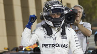 Valtteri Bottas se raduje z první pole posetion v kvalifikaci v Bahrajnu
