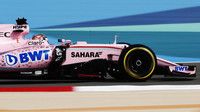 Sergio Pérez v kvalifikaci v Bahrajnu