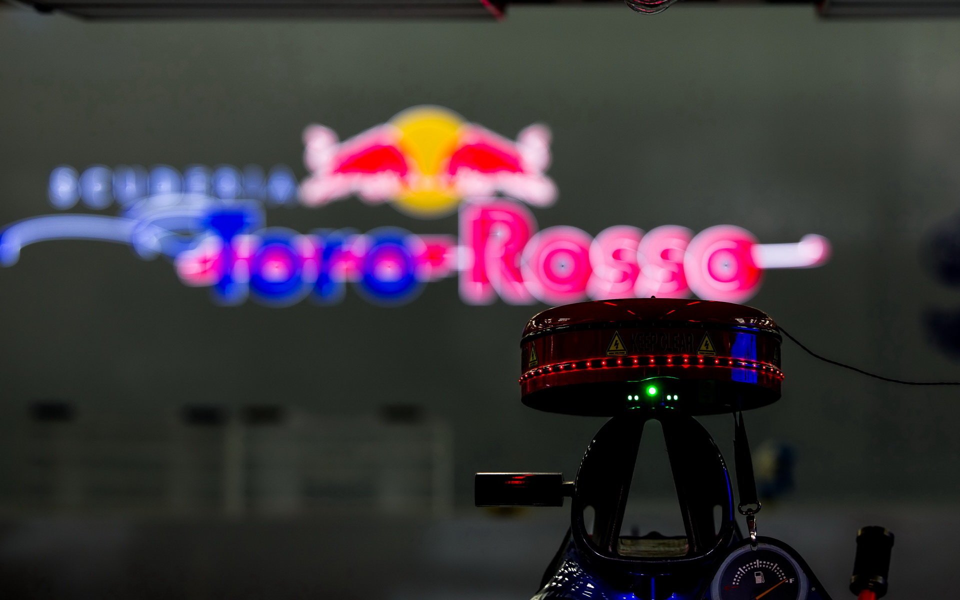Vůz Toro Rosso čeká na nedělní závod v Bahrajnu
