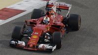 Sebastian Vettel v závodě v Bahrajnu