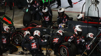 Romain Grosjean v závodě v Bahrajnu
