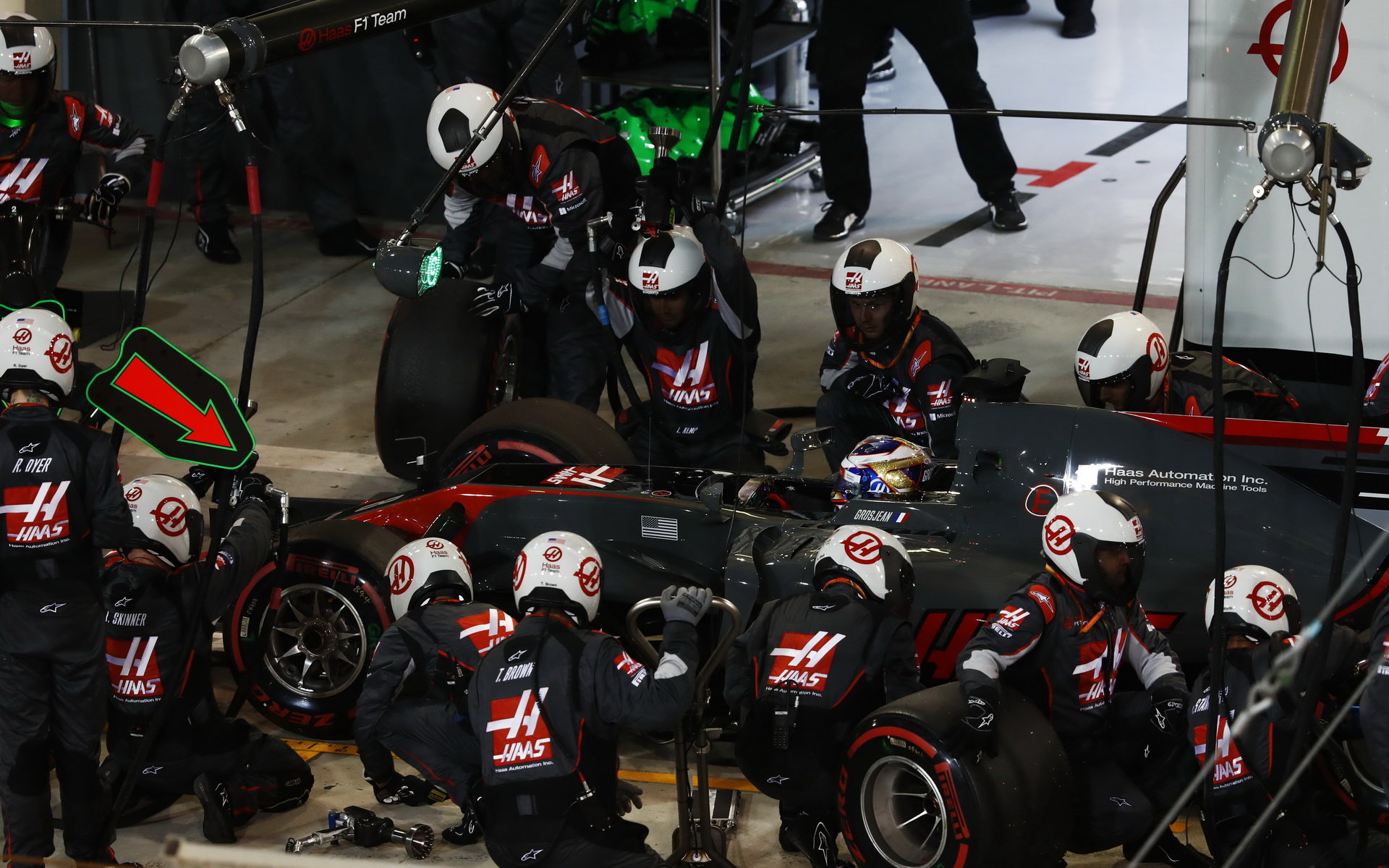 Romain Grosjean v závodě v Bahrajnu