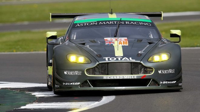 Vůz Aston Martin Vantage posádky Paul Dalla Lana, Pedro Lamy, Mathias Lauda
