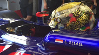 Sean Gelael při testování s Toro Rosso v Bahrajnu