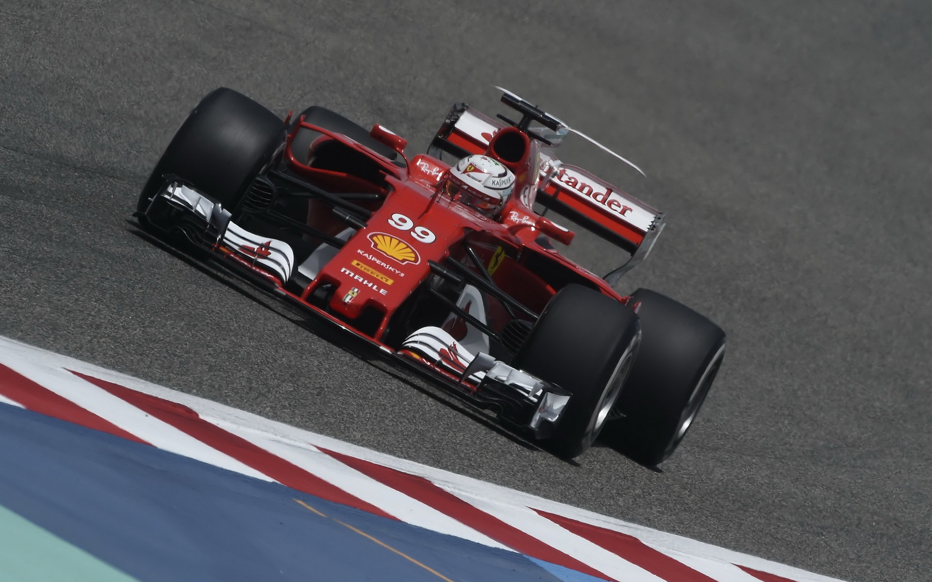 Antonio Giovinazzi během letošních testů s Ferrari v Bahrajnu