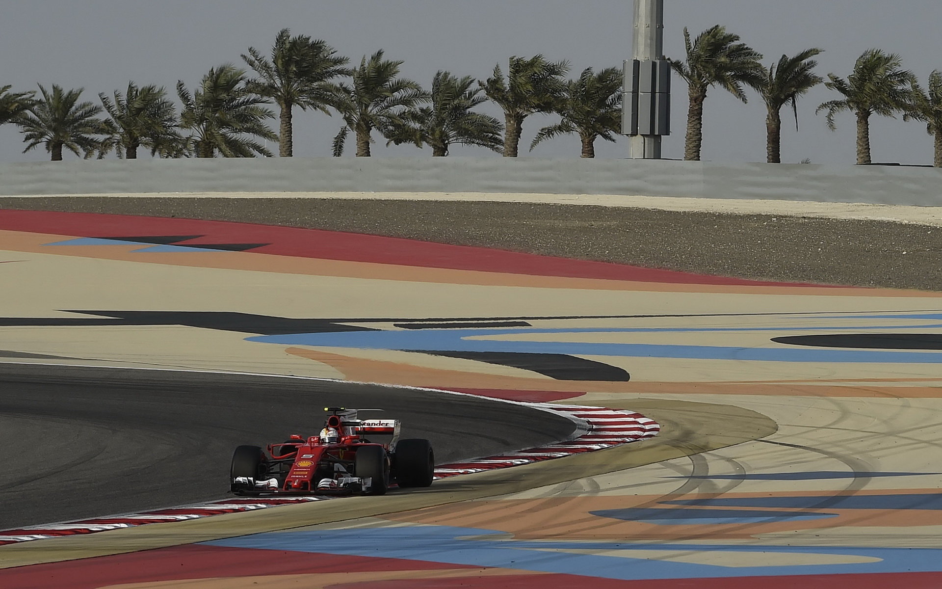 Sebastian Vettel při sezónních testech v Bahrajnu