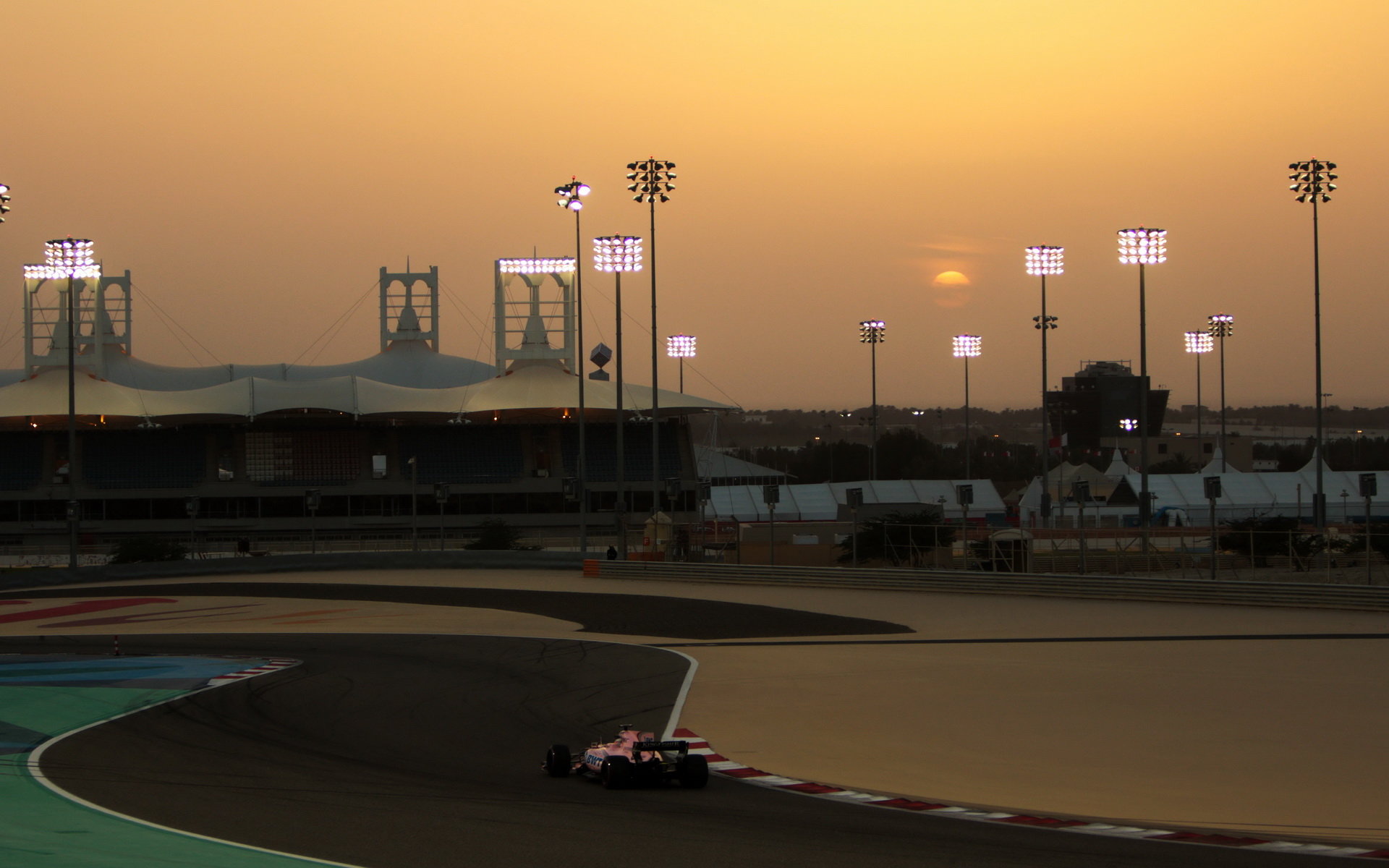 Esteban Ocon při sezónních testech v Bahrajnu