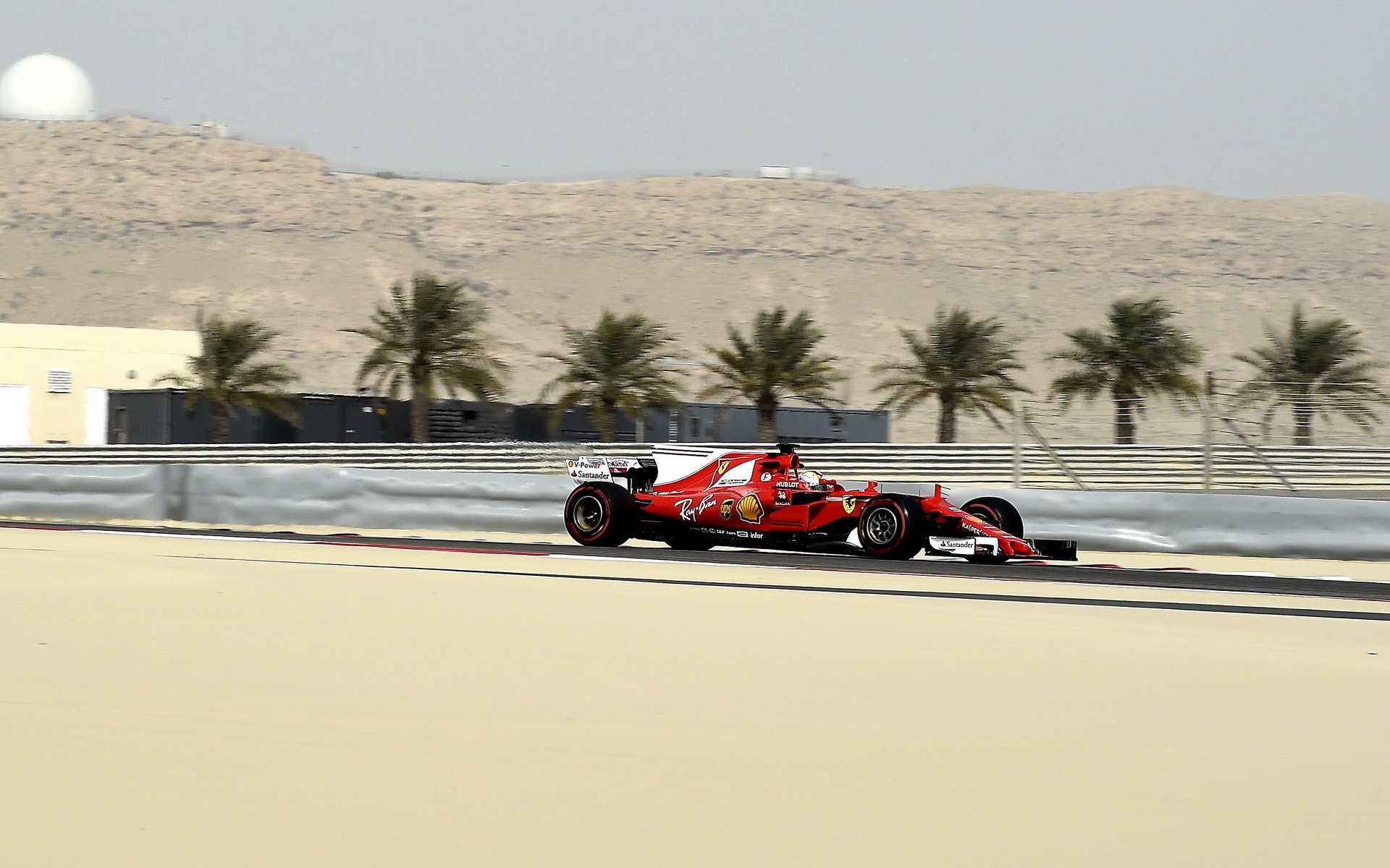 Sebastian Vettel při loňských testech v Bahrajnu