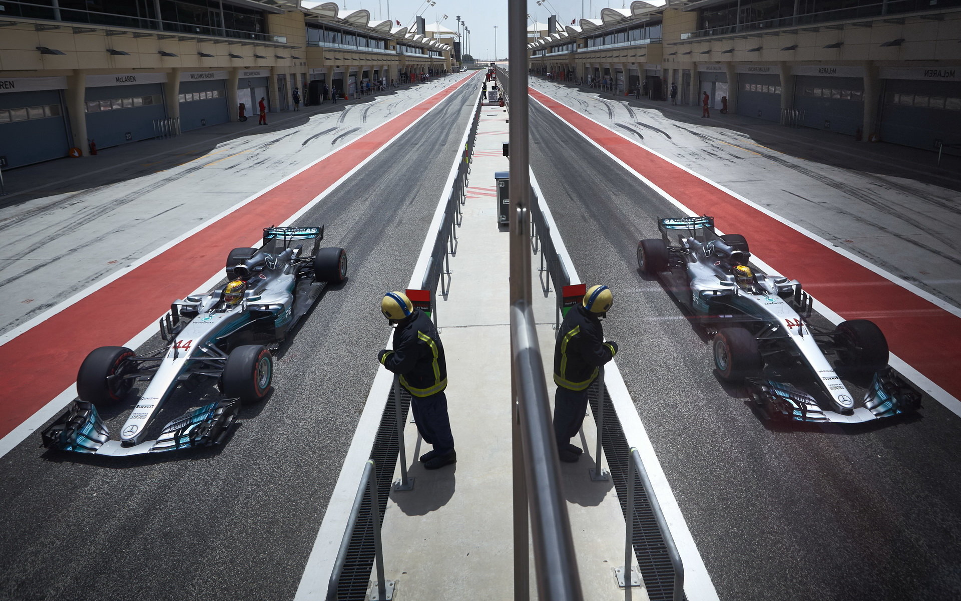 Lewis Hamilton při sezónních testech v Bahrajnu