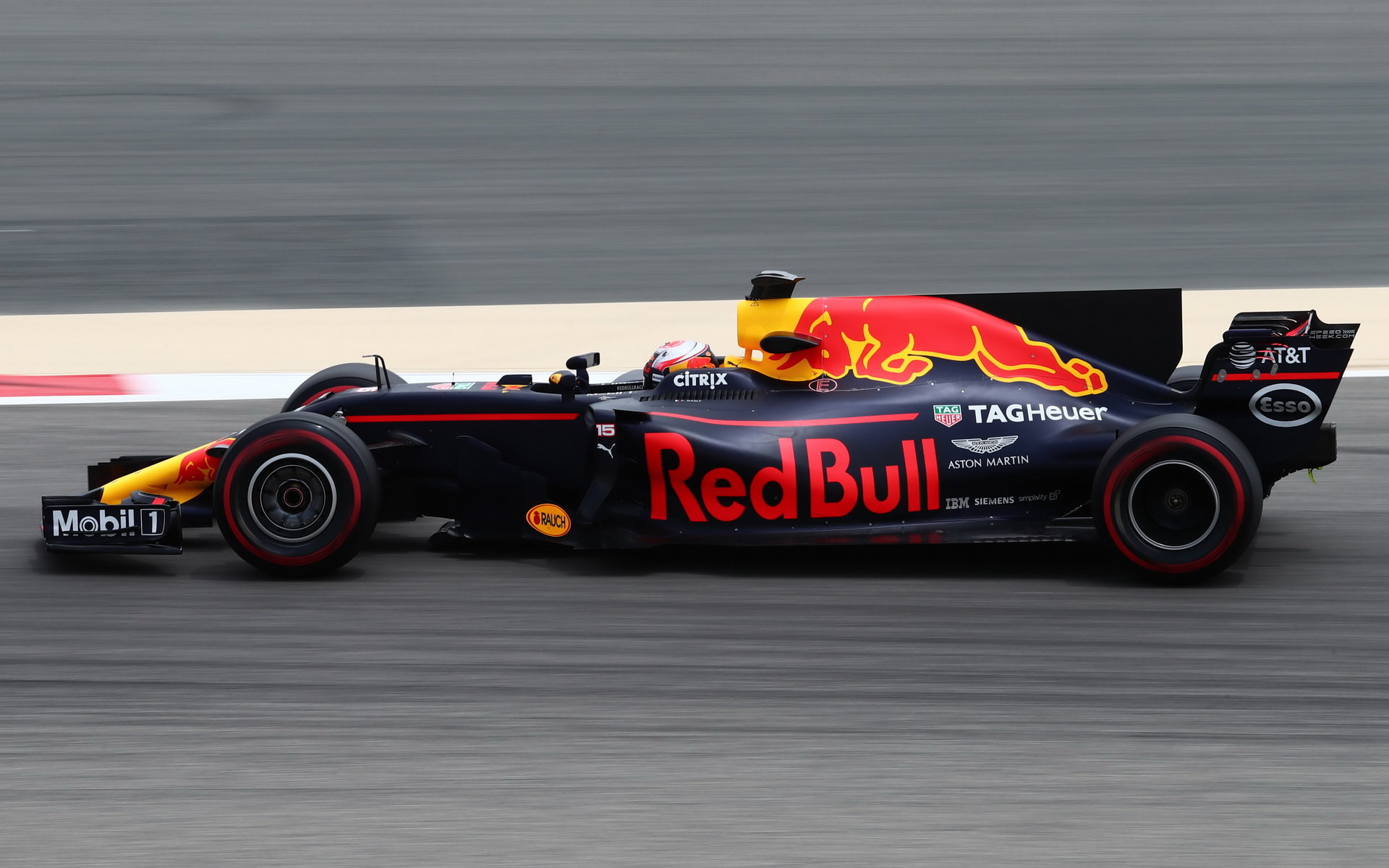 Pierre Gasly s Red Bullem při testování v Bahrajnu tento týden