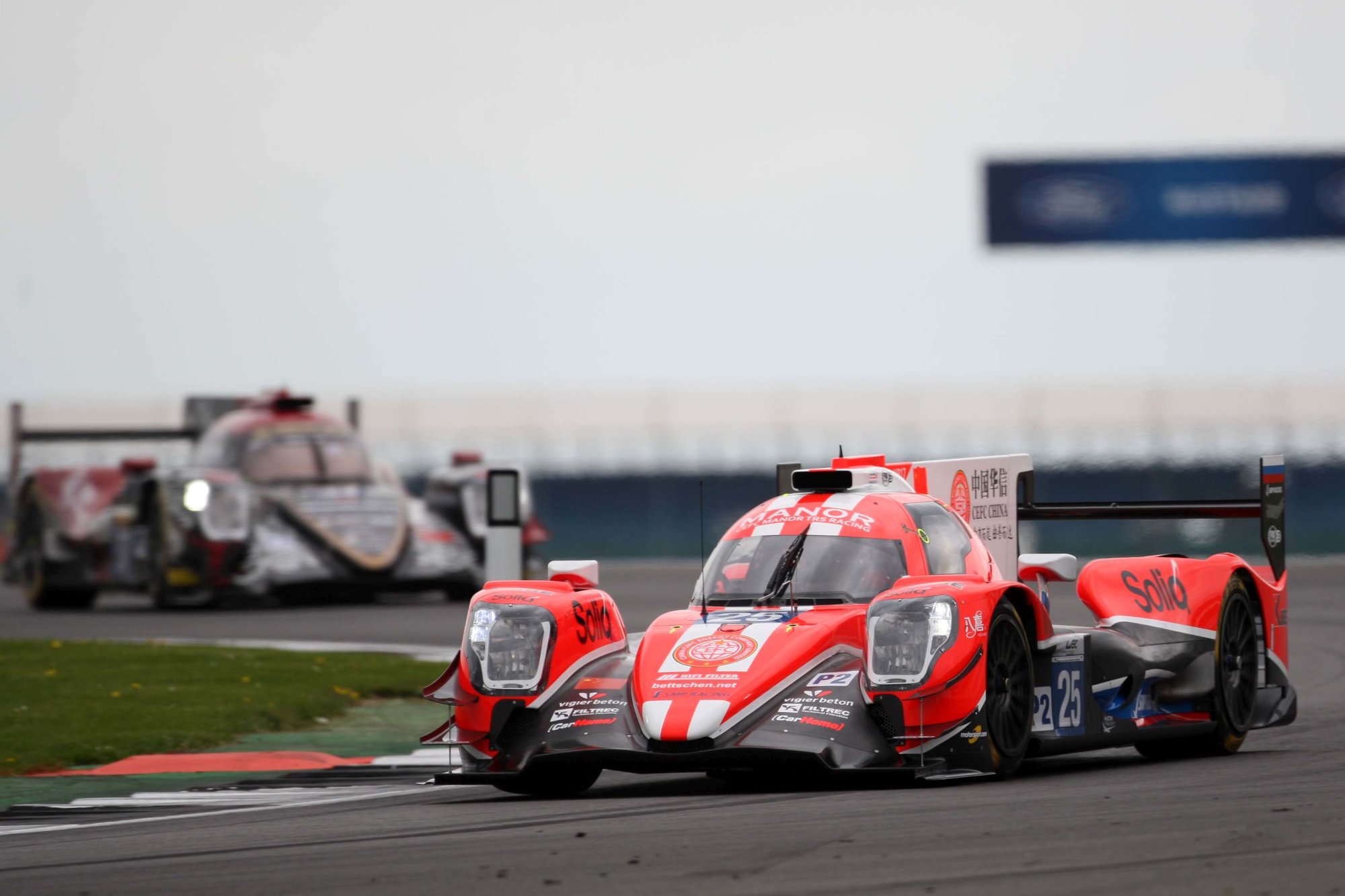 Prototyp Oreca 07 týmu CEFC Manor TRS Racing posádky Roberto Gonzales, Simon Trummer, Vitalij Petrov