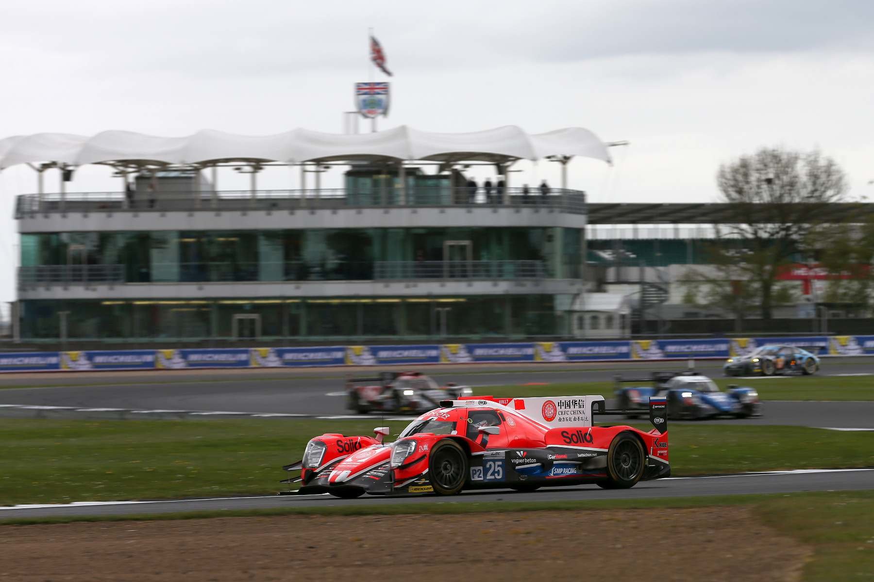 Prototyp Oreca 07 týmu CEFC Manor TRS Racing posádky Roberto Gonzales, Simon Trummer, Vitalij Petrov