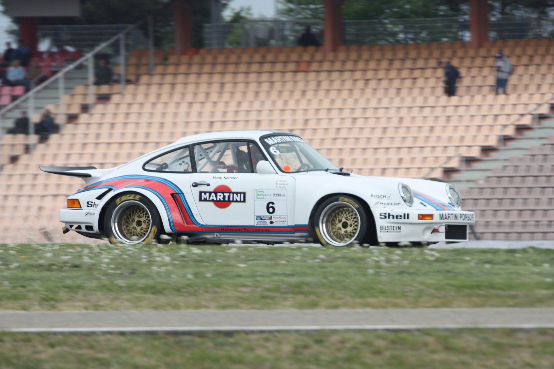 Bývalý mistr Evropy závodů do vrchu Mario Ketterer na Porsche 911.