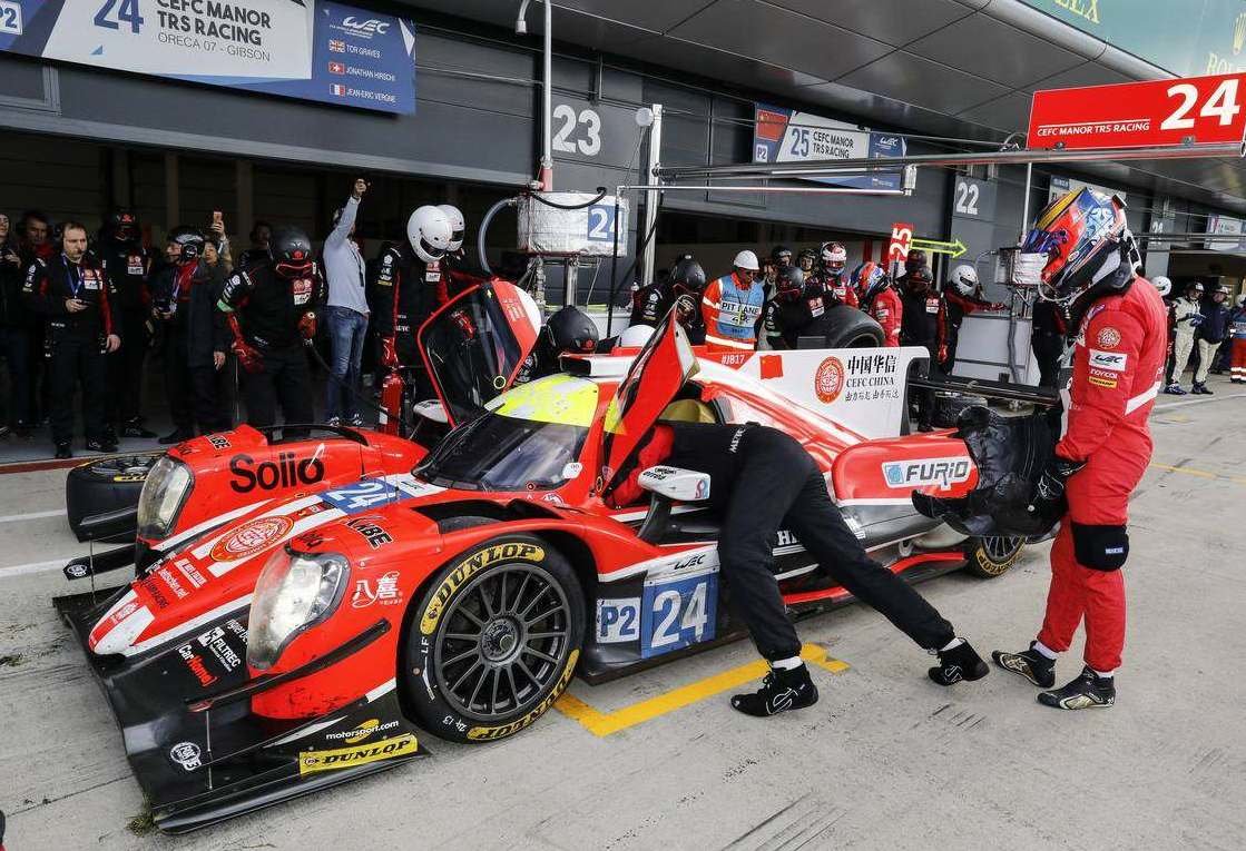 Prototyp LMP2 Oreca07 týmu CEFC Manor TRS Racing s posádkou Tor Graves, Jonathan Hirschi, Jean Eric Vergne