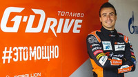 Roman Rusinov v kombinéze týmu G-Drive Racing