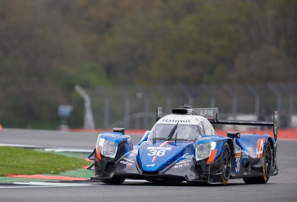 Prototyp LMP2 Oreca 07 týmu Signatech Alpine Matmut s posádkou Nicolas Lapierre, Matt Rao, Gustavo Menezes