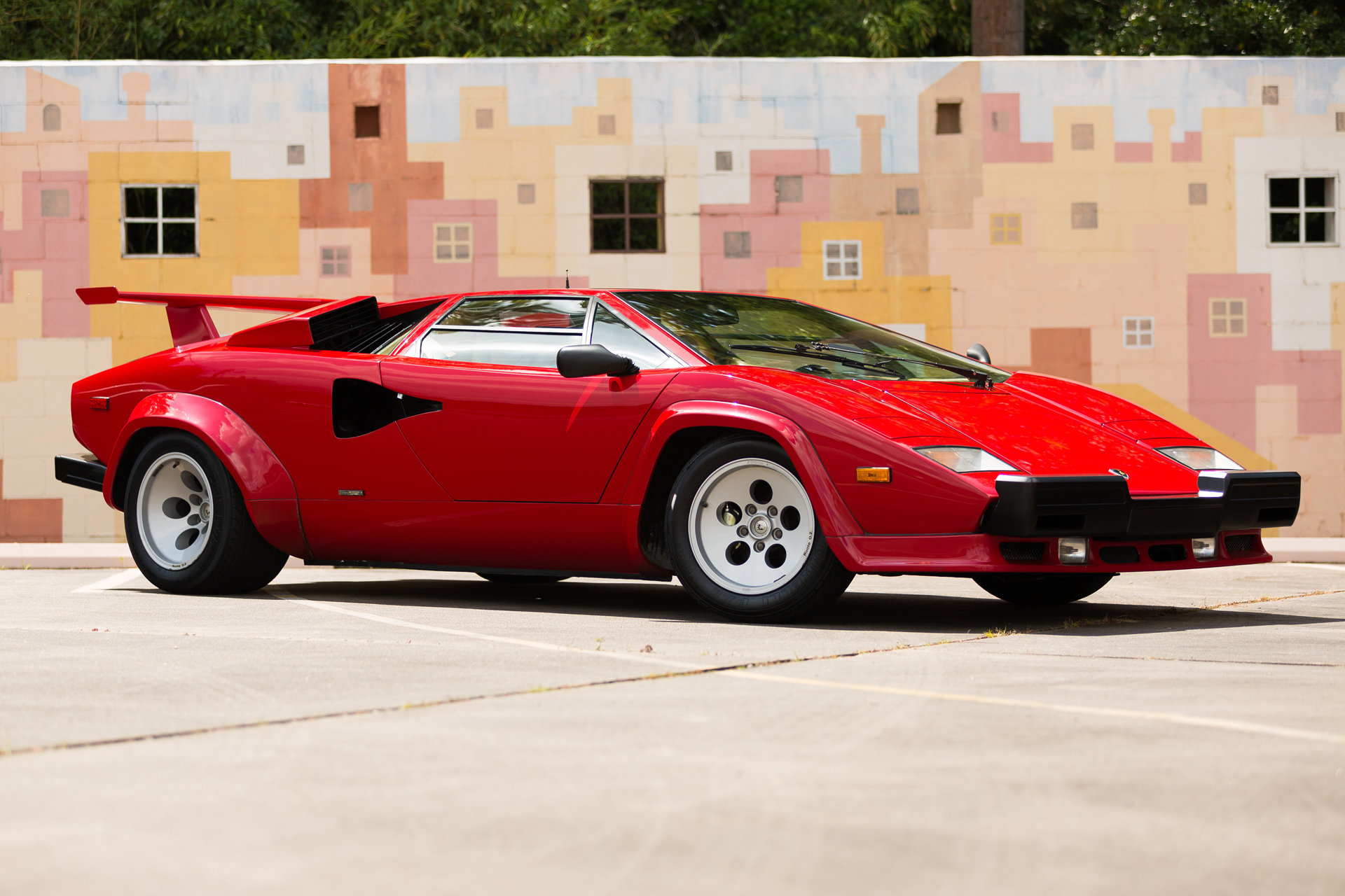 Tohle Lamborghini Countach vypadá stále jako nové, ačkoliv bylo vyrobeno již v roce 1987