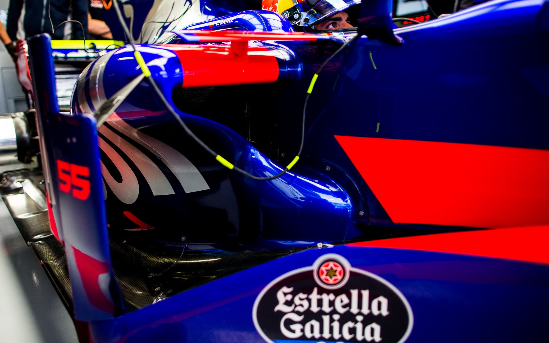 Bočnice vozu Toro Rosso STR12 - Renault při pátečním tréninku v Soči