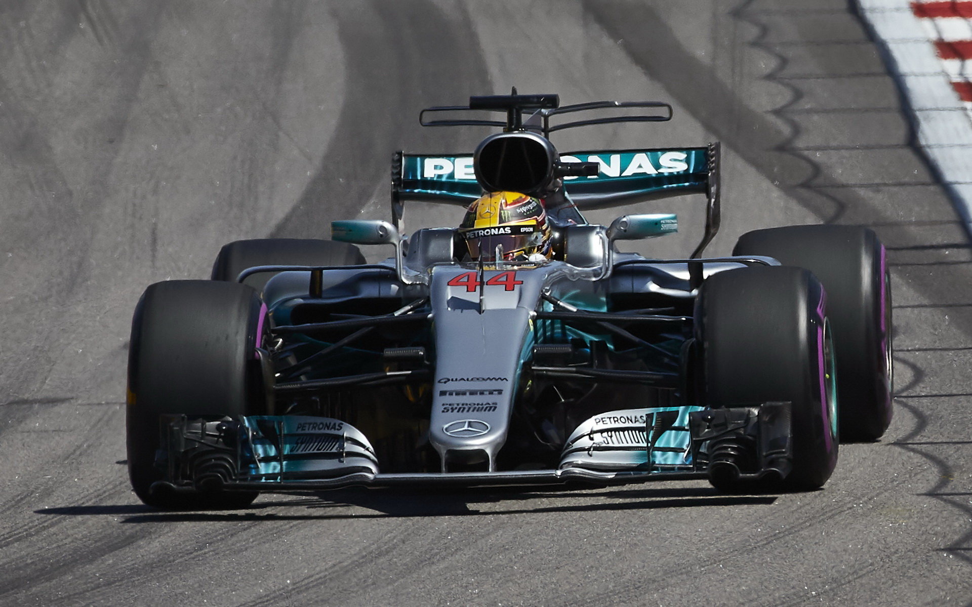 Lewis Hamilton hodlá zjistit příčiny ruského neúspěchu