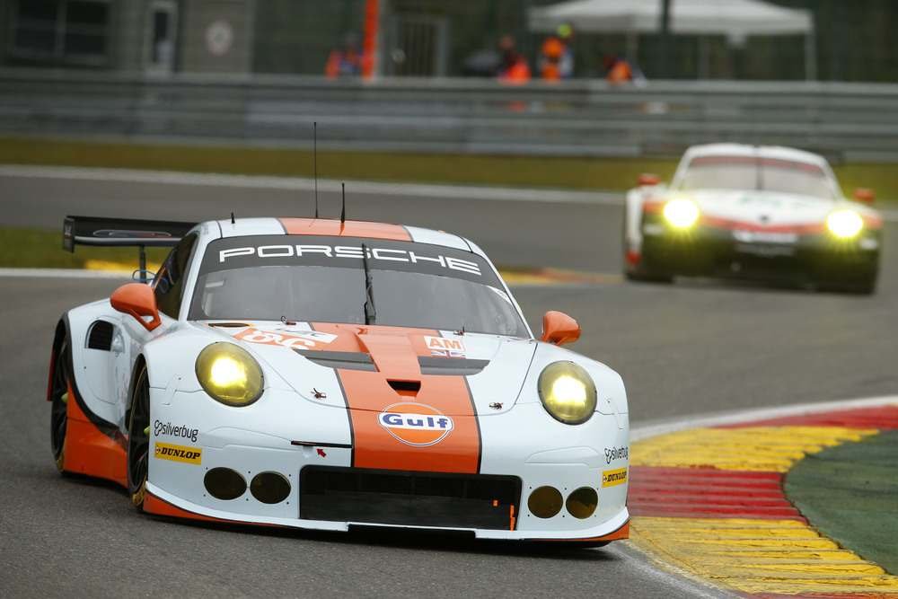 Porsche 911RSR týmu Gulf Racing s posádkou Michael Wainwright, Nick Foster, Matteo Cairoli
