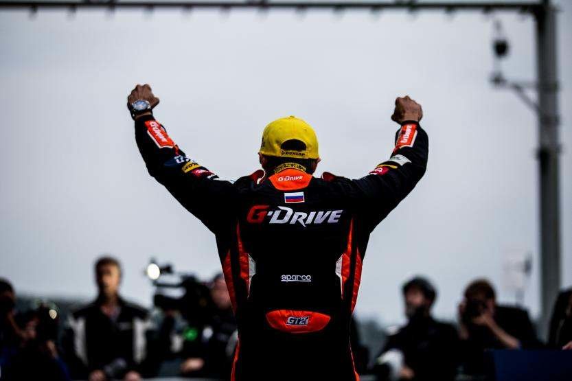 Pierre Thiriet z týmu G-Drive Racing se raduje z vítězství v závodě SPA-Francorchamps