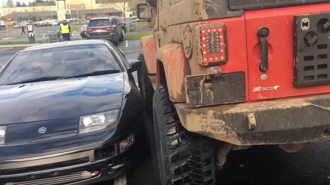Řidič Jeepu se rozhodl pořádně vytrestat řidiče Nissanu za špatné parkování